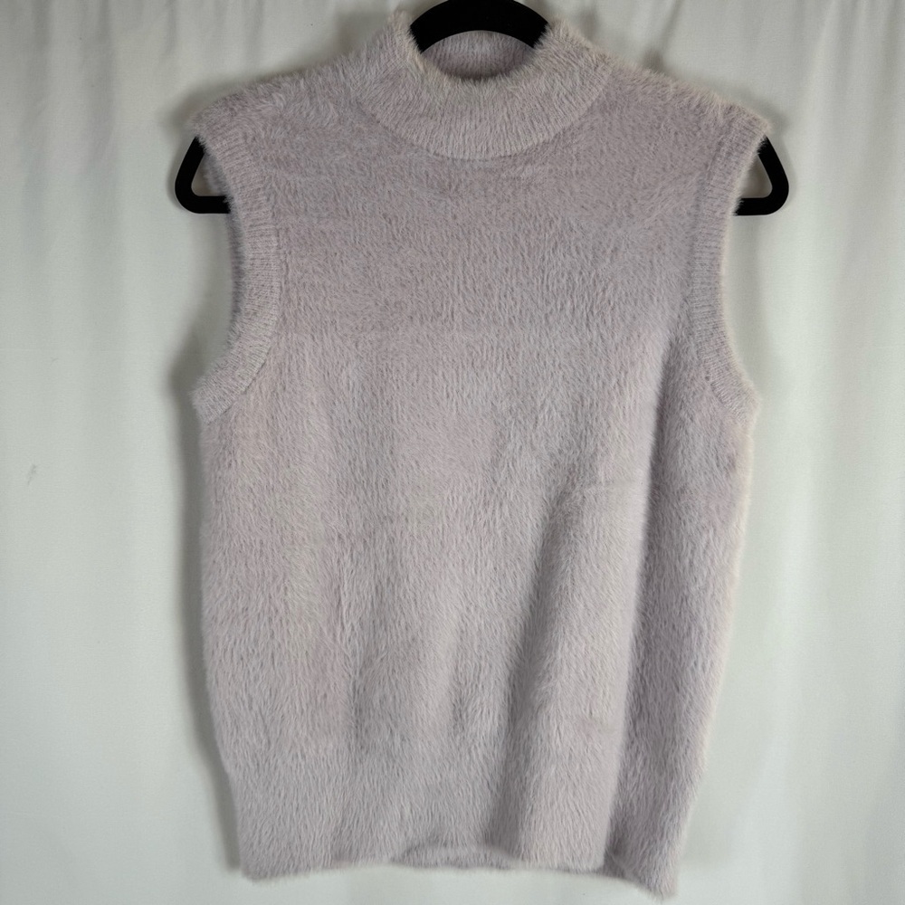 Rachel Zoe Lavender Fuzzy Knit
Sweater Vest Preppy Glam
Minimalist Academia S